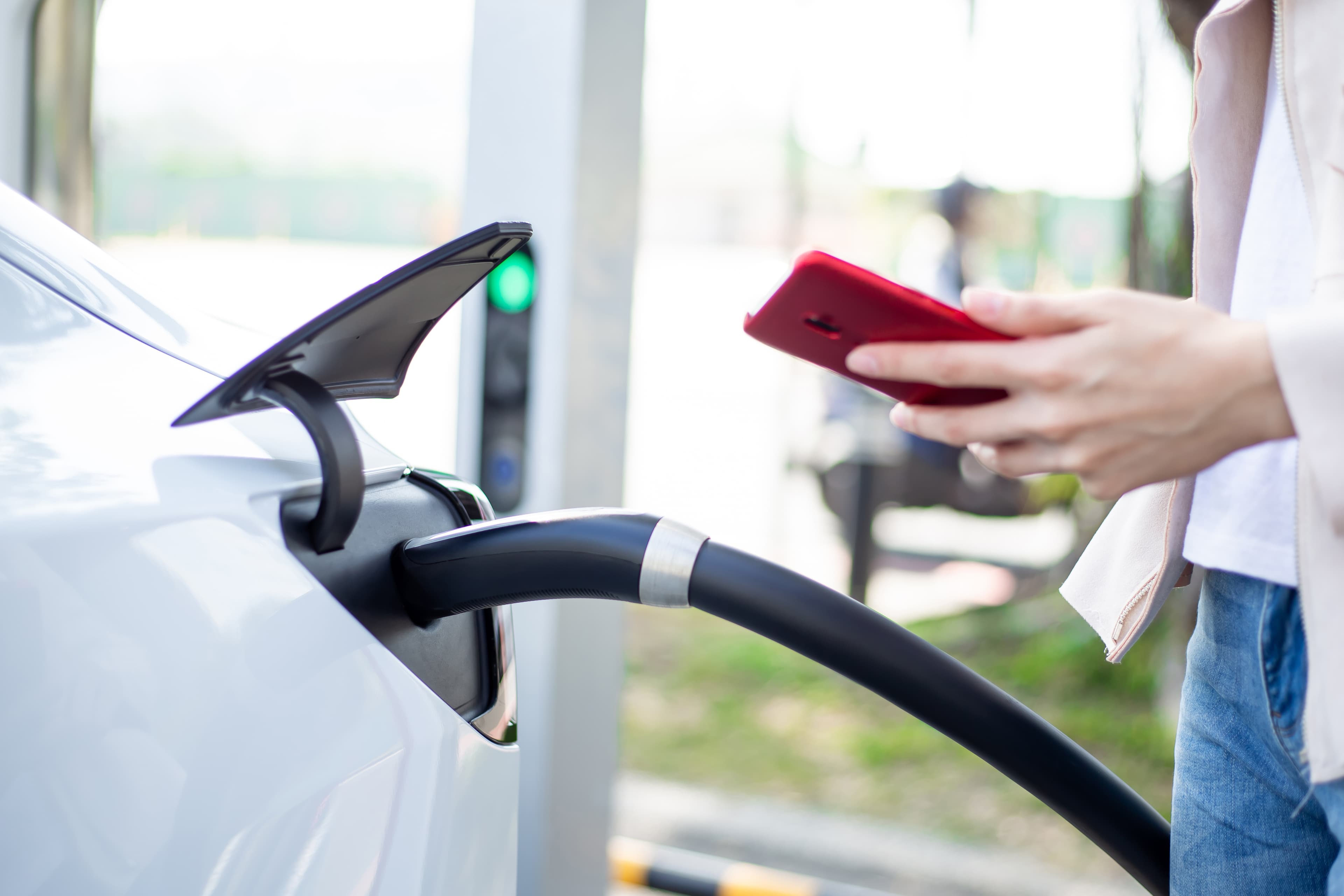 HSBC Credit Cardholders Exclusive! Redeem up to 50% bonus cashback with ChargeUP Reward Points on every EV Charge⚡